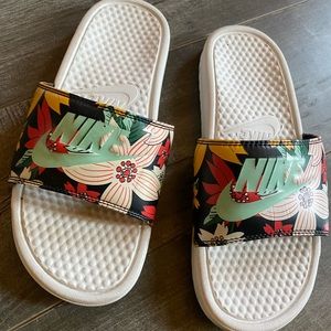 Women Nike Slides